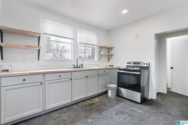 Building Photo - 1101 7th Ave W