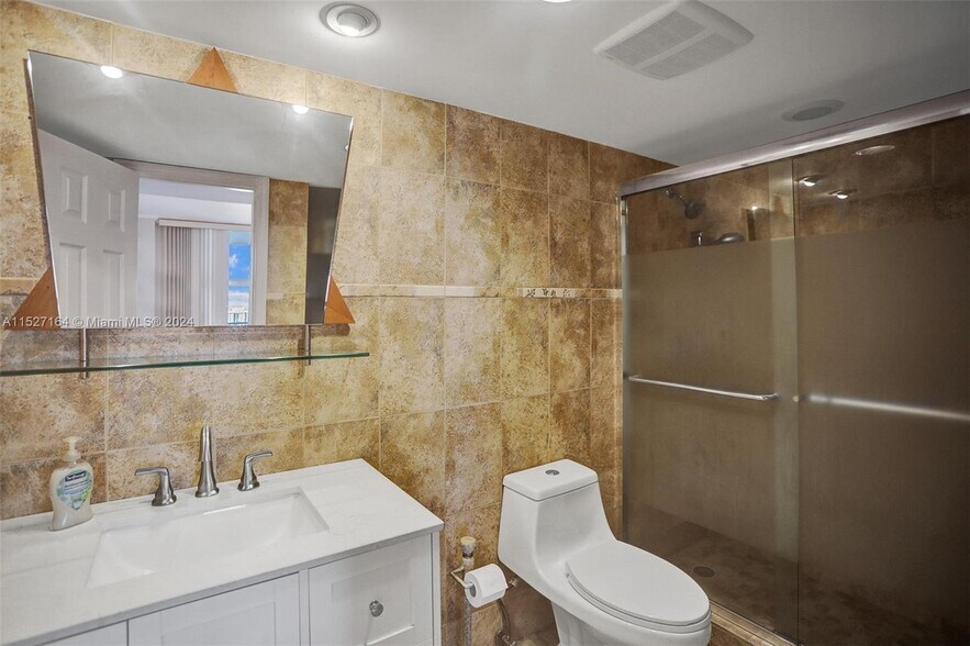 Building Photo - 2401 S Ocean Dr