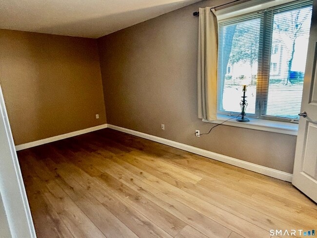 Building Photo - 46 Little Oak Ln