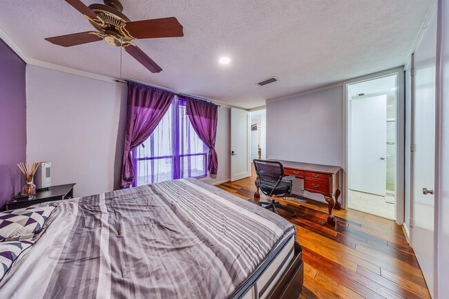 Building Photo - 2819 Bering Dr