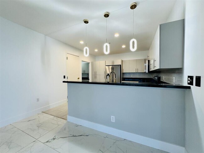 Building Photo - 111 E Washington St