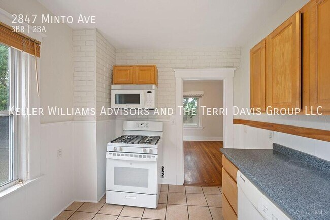 Building Photo - 2847 Minto Ave