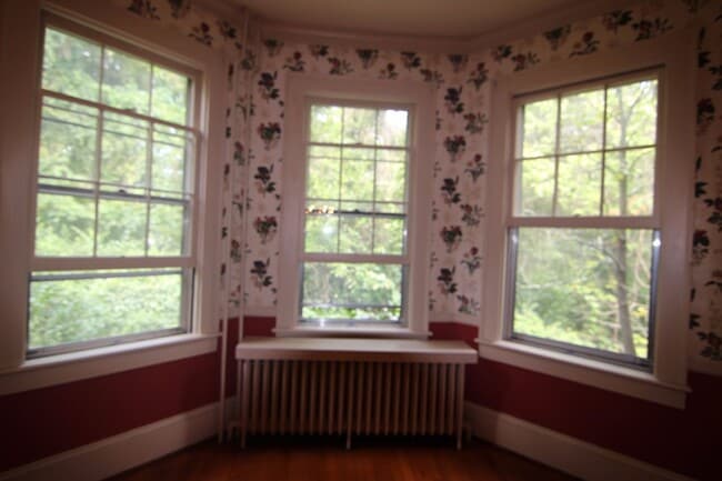 Building Photo - Radford, 5 BR / 2.5 BA, Available in August