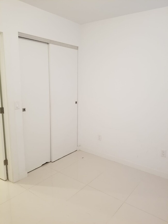 Building Photo - 1419 West Ave