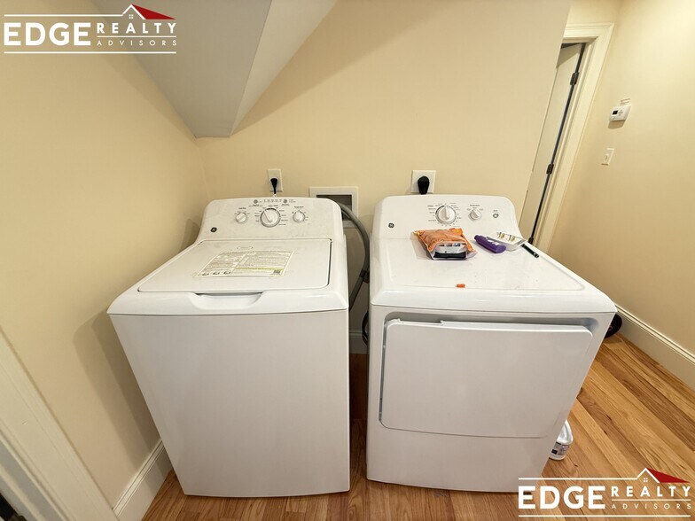 Building Photo - 23 Higgins St