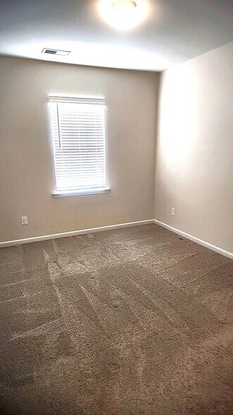 Building Photo - Room in Townhome on Grays Ml Rd