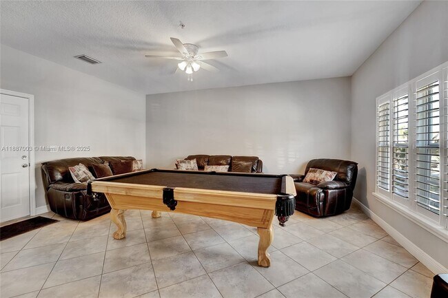 Building Photo - 290 NE 5th Ave