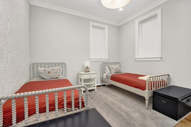 Building Photo - 103 W Chestnut St