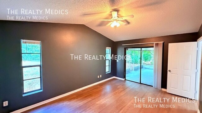 Building Photo - 104 E Osceola St