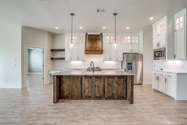 Building Photo - 1221 Crown Valley Dr