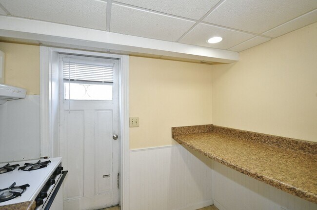 Building Photo - Triplex