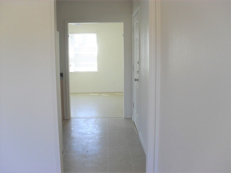 Building Photo - 703 N 1st St