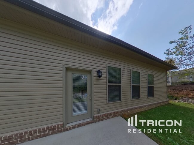 Building Photo - 211 E Quail Hollow Way