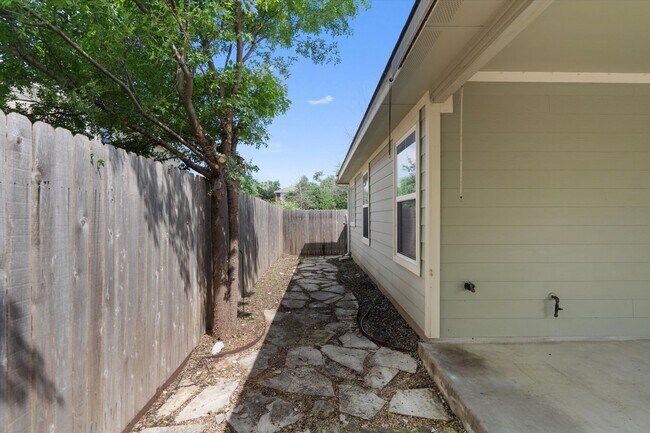 Building Photo - 8600 Harrier Dr