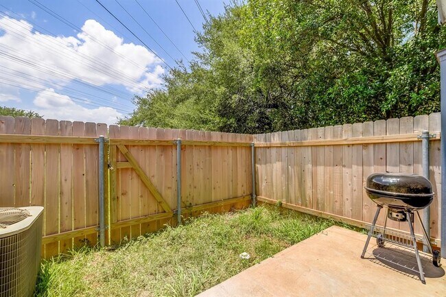 Building Photo - 1411 Gracy Farms Ln