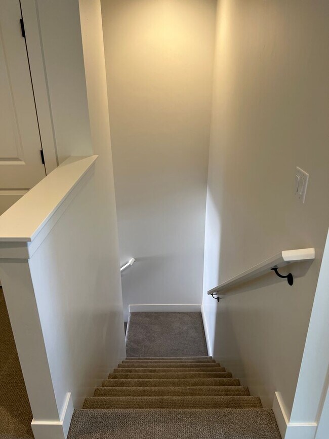 Building Photo - BRAND NEW 4 bedroom townhome in South Dese...
