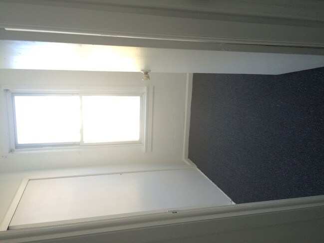 Building Photo - 1911 Matthews Ave