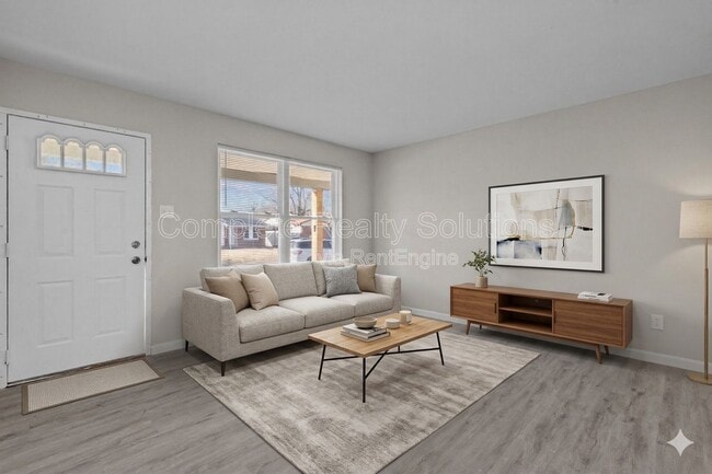 Building Photo - 10432 Royal Dr