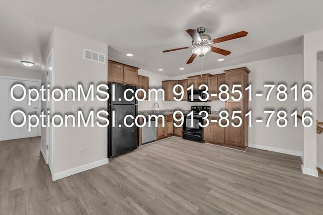 Building Photo - Charming 3-Bedroom Townhouse in Piper School District