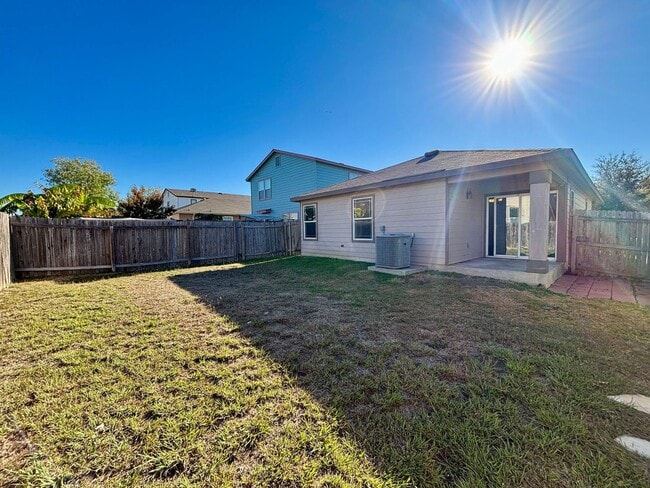 Building Photo - Bright and Open 4 bedroom 2 bath Single Story Home on the NE side of SA!