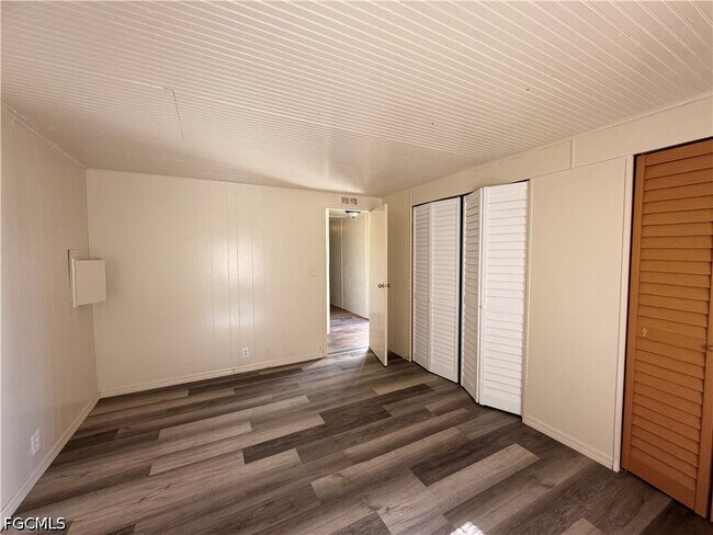 Building Photo - 7555 Ebson Dr