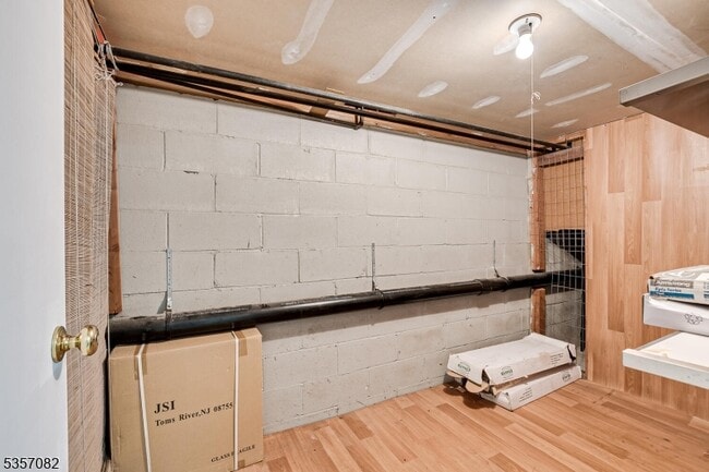 Building Photo - 318 Willowbrook Dr