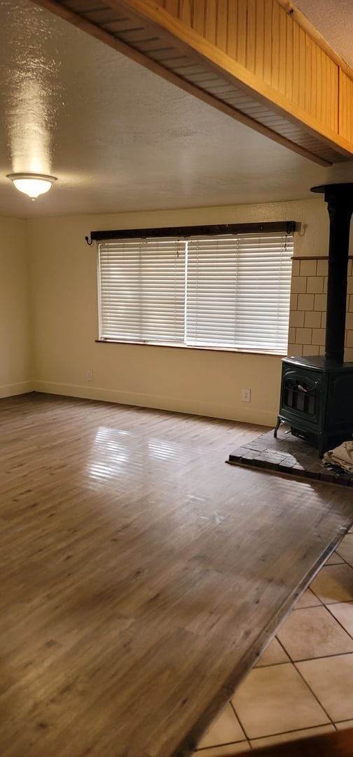 Building Photo - House For Rent!