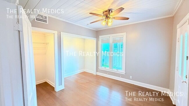 Building Photo - 502 Rio Vista Ave