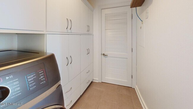 Building Photo - 2060 Beach Blvd