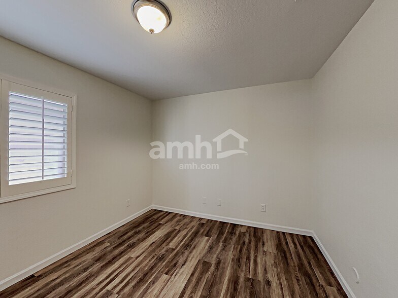 Building Photo - 4722 E Silverwood Dr