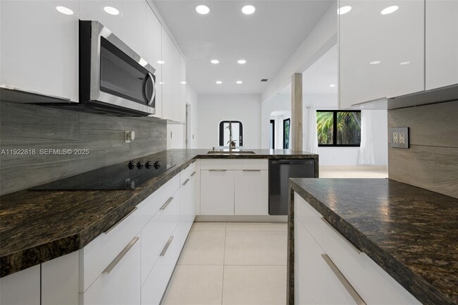 Building Photo - 1201 NE 178th St