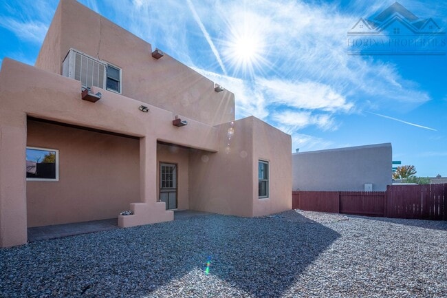 Building Photo - Serene Pueblo-Style Home in Tierra Contenta