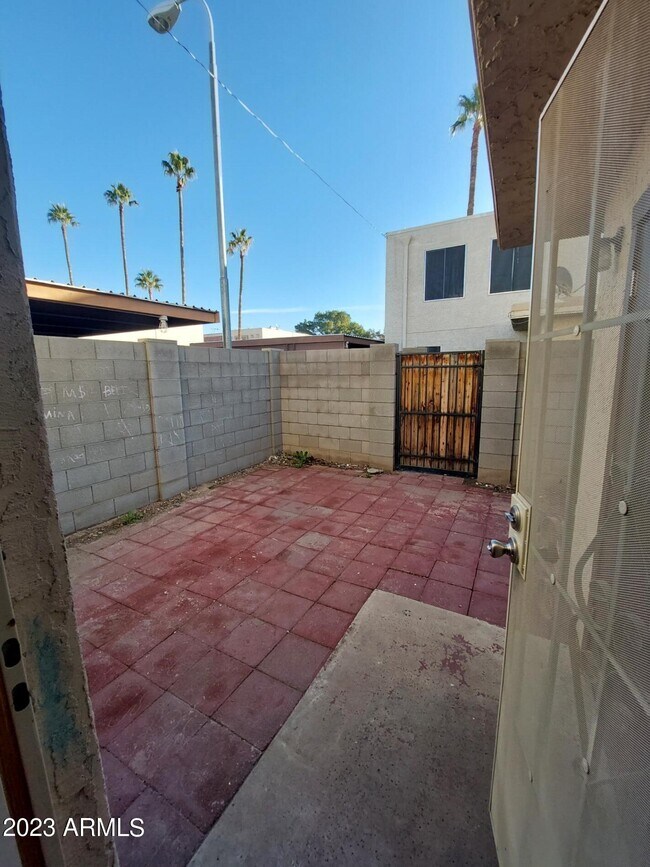 Building Photo - 6140 W Townley Ave
