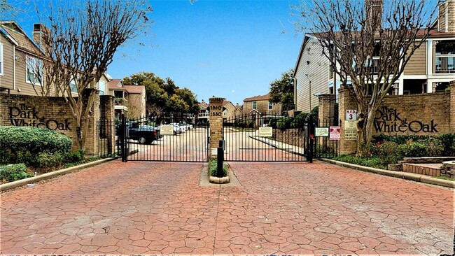 Building Photo - 1860 White Oak Dr