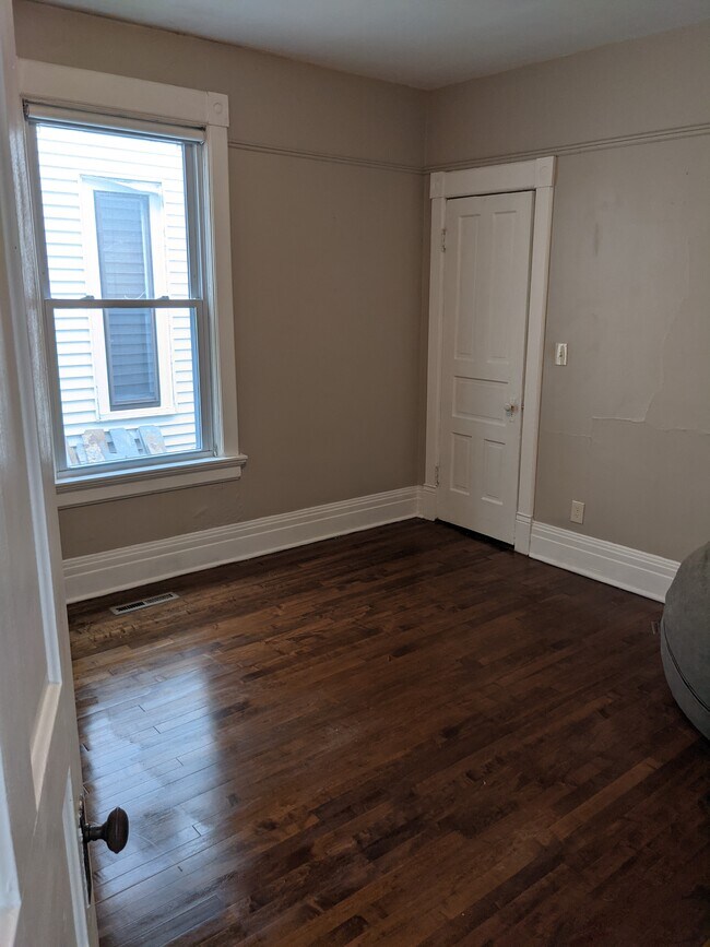 bedroom 2 - 432 E Reservoir Ave
