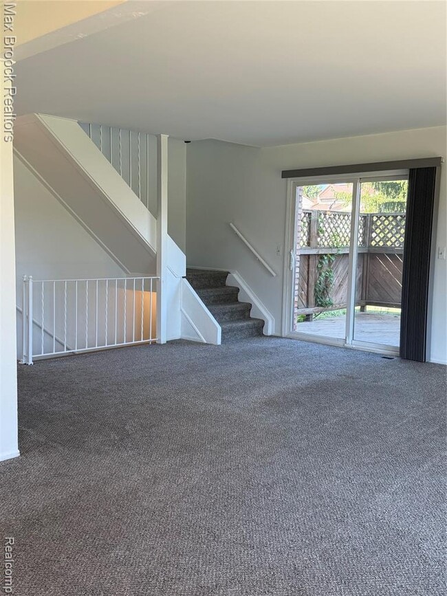 Building Photo - 3028 Moon Lake Dr