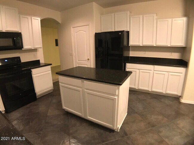 Building Photo - 17584 W Acacia Ct