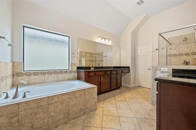 Building Photo - 2737 King's Retreat Cir