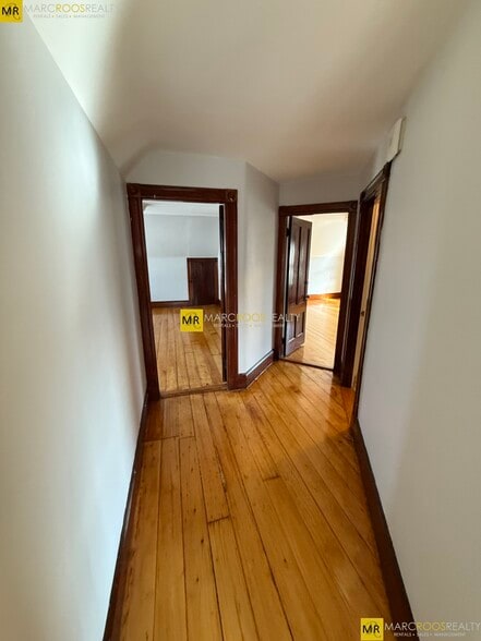 Building Photo - 68 Willow Ave