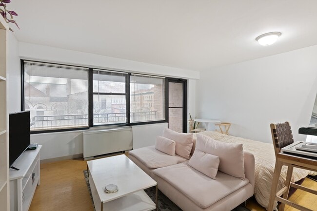 Building Photo - 135 Montgomery St