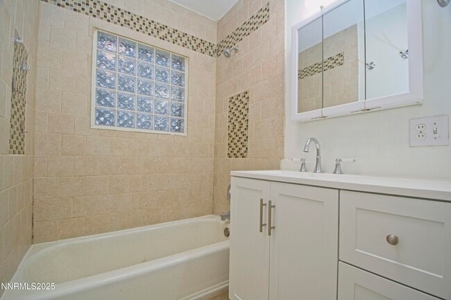 Building Photo - 1418 E St