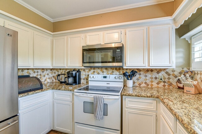 Building Photo - 18654 Martinique Dr