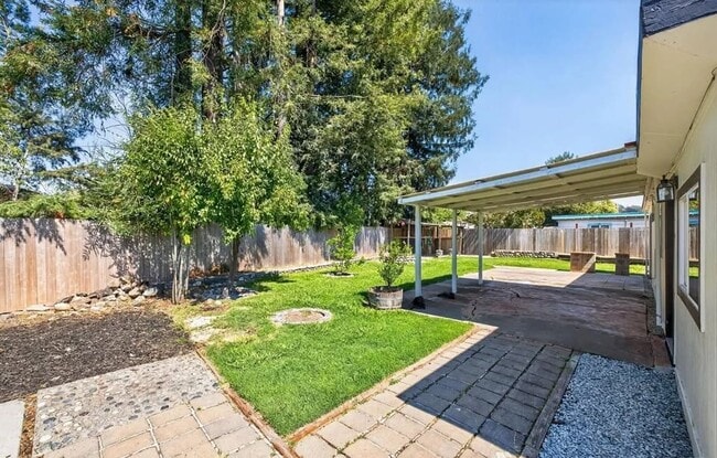 Building Photo - 959 San Clemente Dr