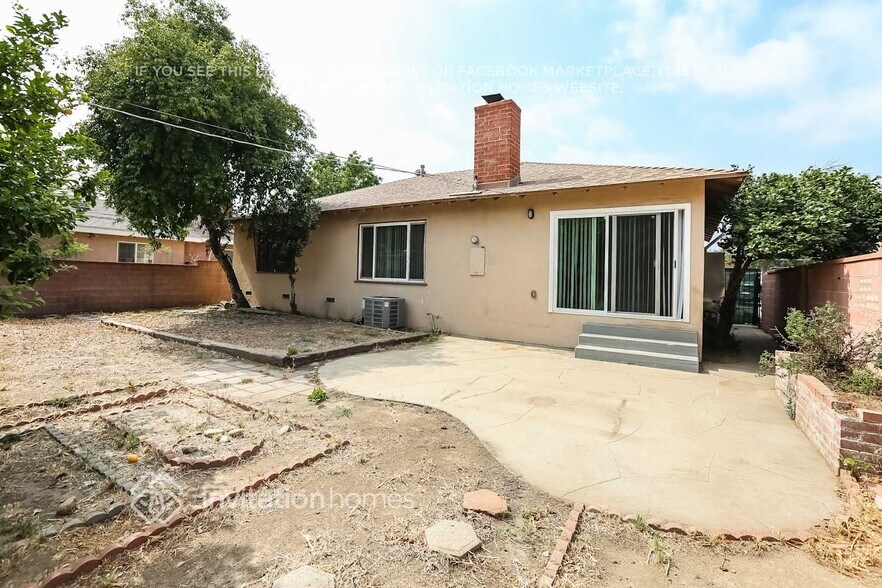 Building Photo - 15040 Valerio St