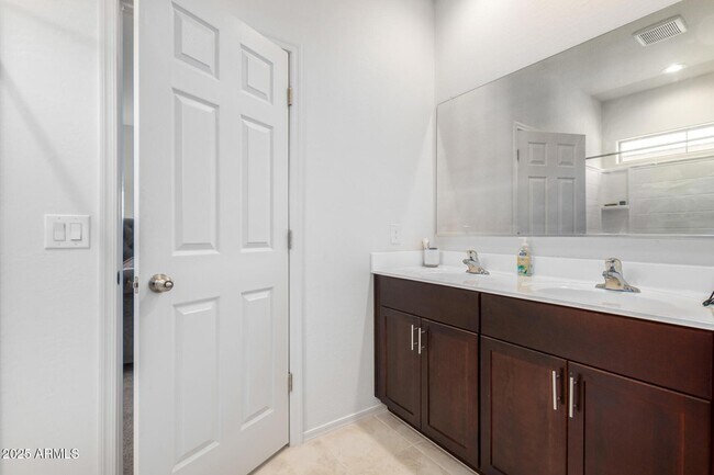 Building Photo - 10808 W Bloch Rd