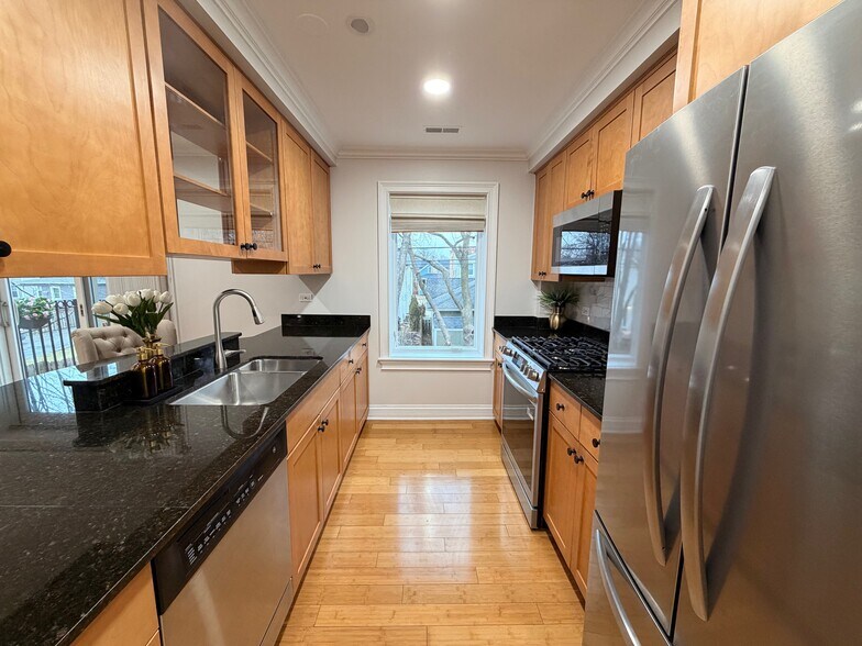 Building Photo - 122 S Evergreen Ave