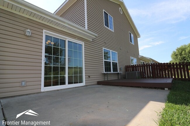 Building Photo - Gorgeous Duplex with Amazing View Off of Scenic Drive!