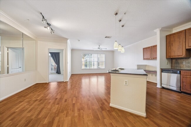 Building Photo - 1711 Old Spanish Trl