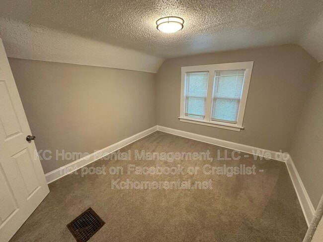 Building Photo - 3016 E 32 St