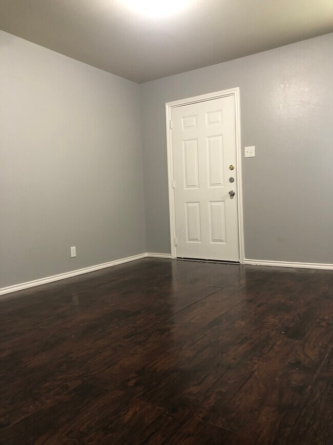 Building Photo - Mulford Multi Family